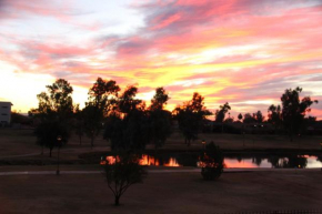 Scottsdale's premium short term getaway, Fully furnished 1 bedroom homes, FREE Golf, cable, utilities, Wi-Fi, parking, pool, and bike trails- Unit 141 apts
